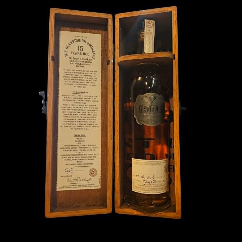 * Glenfiddich Distillery Bottleling Aged 15 Years 57,97% (2016)